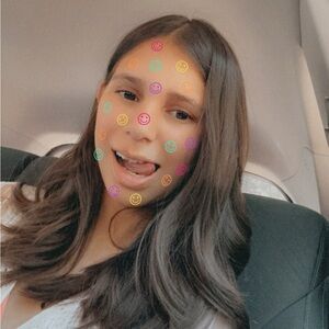 Meet your Posher, Alexia